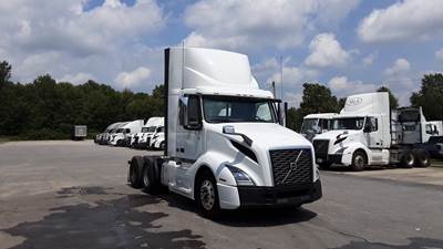 Volvo VNL300 Day Cab Truck - Volvo D-13, Automatic