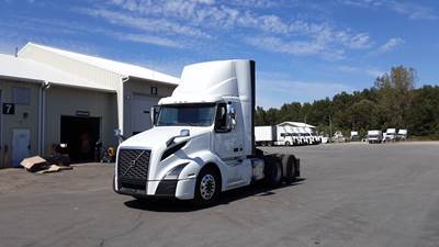 Volvo VNL300 Day Cab Truck - Volvo D-13, Automatic