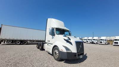 2019 Volvo VNL300 Day Cab Truck - Volvo D-13, Automatic
