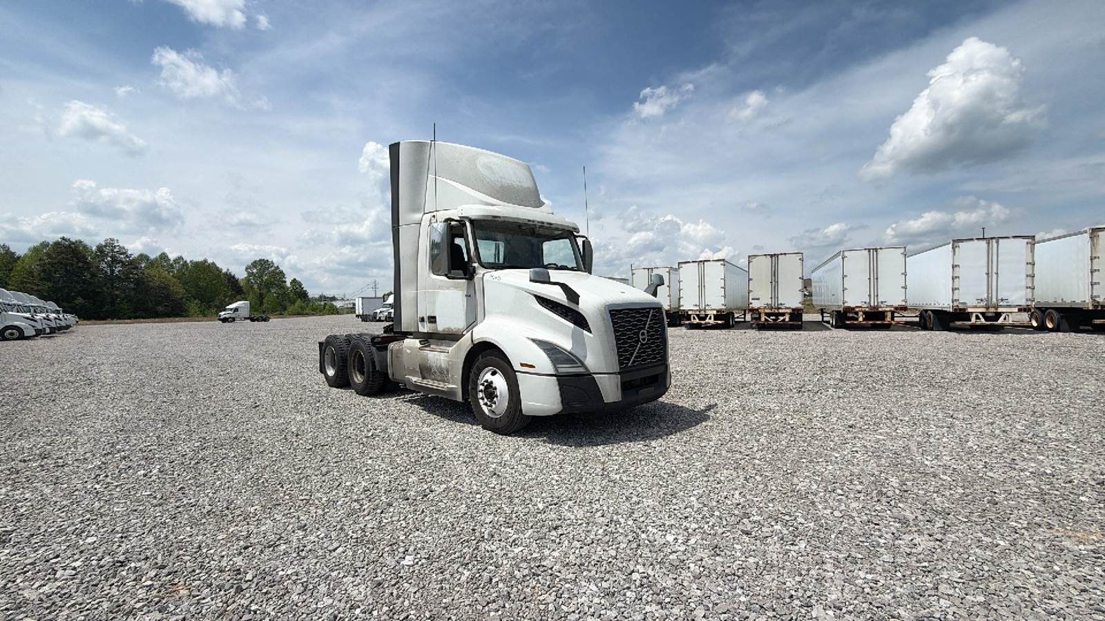 2020 Volvo day cab semi-truck