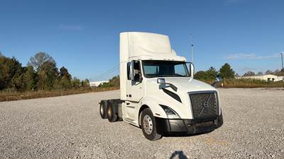 2019 Volvo VNL300 Day Cab Truck
