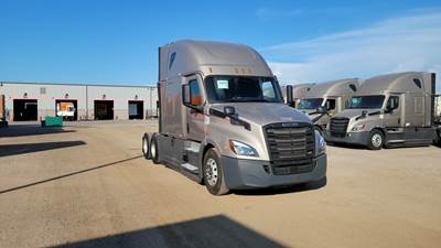 Freightliner Cascadia - 72" Raised Roof Double Bunk Sleeper, Detroit, Automatic, Optimized Idle