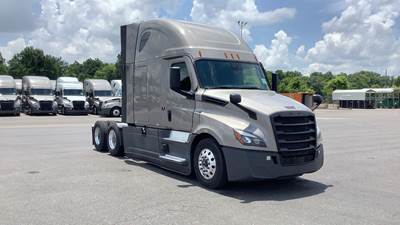 Freightliner Cascadia - 72" Raised Roof Double Bunk Sleeper, Detroit, Automatic, Optimized Idle