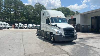 Freightliner Cascadia - 72" Raised Roof Double Bunk Sleeper, Detroit, Automatic, Battery Powered HVAC with Optimized Idle