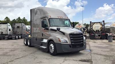 Freightliner Cascadia - 72" Raised Roof Double Bunk Sleeper, Detroit, Automatic, Optimized Idle