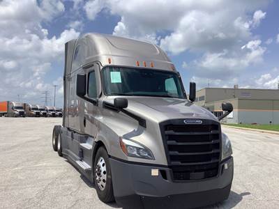 Freightliner Cascadia - 72" Raised Roof Double Bunk Sleeper, Detroit, Automatic, Battery Powered HVAC with Optimized Idle