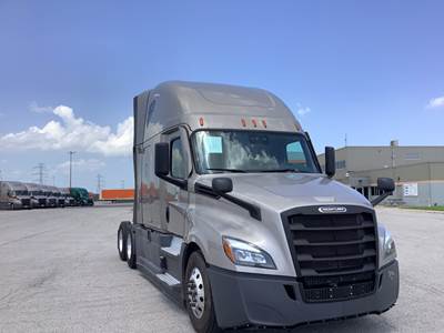 Freightliner Cascadia - 72" Raised Roof Double Bunk Sleeper, Detroit, Automatic, Optimized Idle
