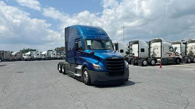 Freightliner Cascadia - 72" Raised Roof Double Bunk Sleeper, Detroit, Automatic, Battery Powered HVAC with Optimized Idle