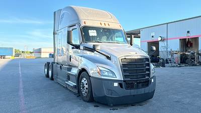 Freightliner Cascadia - 72" Raised Roof Double Bunk Sleeper, Detroit, Automatic, Battery Powered HVAC with Optimized Idle