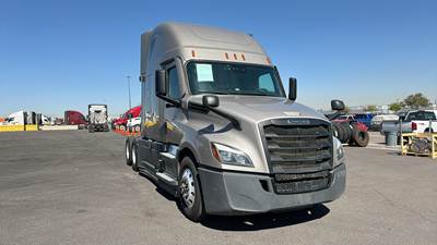 Freightliner Cascadia - 72" Raised Roof Double Bunk Sleeper, Detroit, Automatic, Optimized Idle