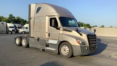 Freightliner Cascadia - 72" Raised Roof Double Bunk Sleeper, Detroit, Automatic, Optimized Idle
