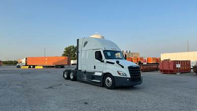 Freightliner Cascadia - 72" Raised Roof Double Bunk Sleeper, Detroit, Automatic, Battery Powered HVAC with Optimized Idle