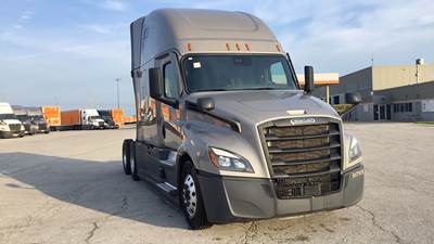 Freightliner Cascadia - 72" Raised Roof Double Bunk Sleeper, Detroit, Automatic, Optimized Idle