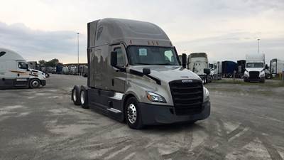 Freightliner Cascadia - 72" Raised Roof Double Bunk Sleeper, Detroit, Automatic, Optimized Idle