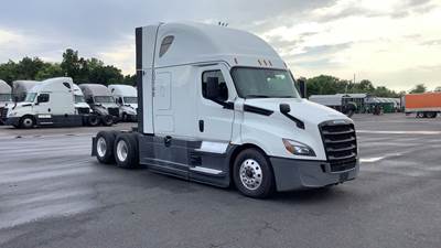 Freightliner Cascadia - 72" Raised Roof Double Bunk Sleeper, Detroit, Automatic, Battery Powered HVAC with Optimized Idle