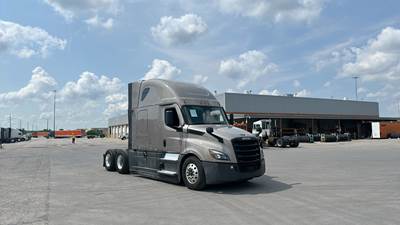 Freightliner Cascadia - 72" Raised Roof Double Bunk Sleeper, Detroit, Automatic, Optimized Idle