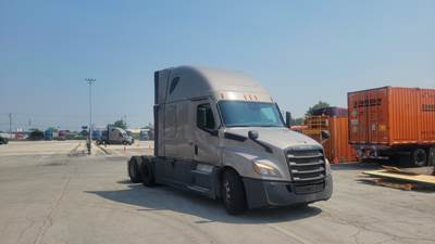 Freightliner Cascadia - 72" Raised Roof Double Bunk Sleeper, Detroit, Automatic, Optimized Idle
