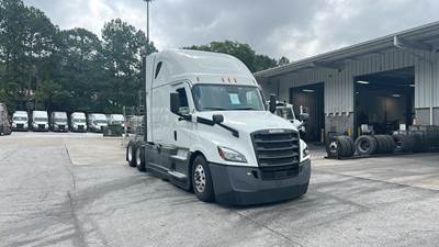Freightliner Cascadia - 72" Raised Roof Double Bunk Sleeper, Detroit, Automatic, Battery Powered HVAC with Optimized Idle