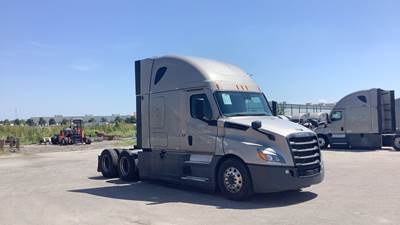 Freightliner Cascadia - 72" Raised Roof Double Bunk Sleeper, Detroit, Automatic, Optimized Idle