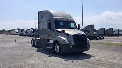 Freightliner Cascadia - 72" Raised Roof Double Bunk Sleeper, Detroit, Automatic, Optimized Idle