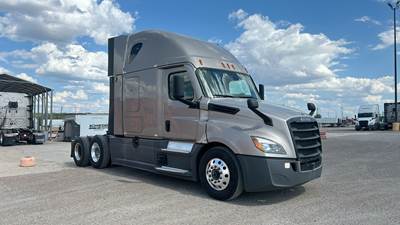 Freightliner Cascadia - 72" Raised Roof Double Bunk Sleeper, Detroit, Automatic, Battery Powered HVAC with Optimized Idle