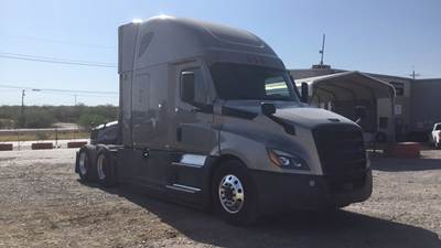 Freightliner Cascadia - 72" Raised Roof Double Bunk Sleeper, Detroit, Automatic, Battery Powered HVAC with Optimized Idle