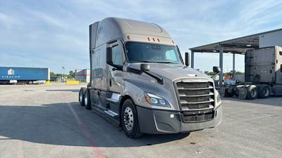 Freightliner Cascadia - 72" Raised Roof Double Bunk Sleeper, Detroit, Automatic, Optimized Idle