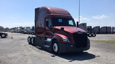 Freightliner Cascadia - 72" Raised Roof Double Bunk Sleeper, Detroit, Automatic, Battery Powered HVAC with Optimized Idle
