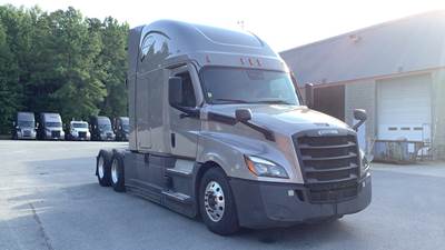 Freightliner Cascadia - 72" Raised Roof Double Bunk Sleeper, Detroit, Automatic, Optimized Idle