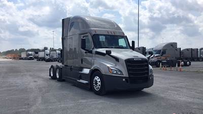 Freightliner Cascadia - 72" Raised Roof Double Bunk Sleeper, Detroit, Automatic, Optimized Idle