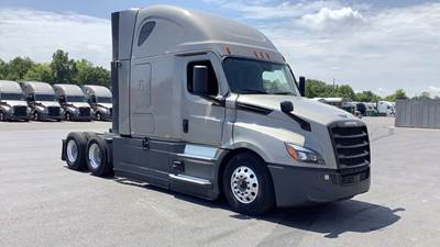 Freightliner Cascadia - 72" Raised Roof Double Bunk Sleeper, Detroit, Automatic, Optimized Idle