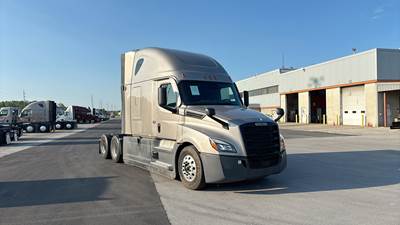 Freightliner Cascadia - 72" Raised Roof Double Bunk Sleeper, Detroit, Automatic, Optimized Idle