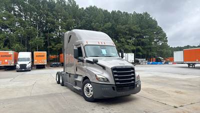 Freightliner Cascadia - 72" Raised Roof Double Bunk Sleeper, Detroit, Automatic, Battery Powered HVAC with Optimized Idle