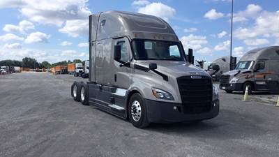 Freightliner Cascadia - 72" Raised Roof Double Bunk Sleeper, Detroit, Automatic, Optimized Idle