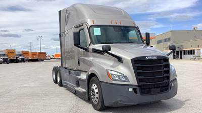 Freightliner Cascadia - 72" Raised Roof Double Bunk Sleeper, Detroit, Automatic, Battery Powered HVAC with Optimized Idle