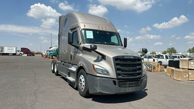 Freightliner Cascadia - 72" Raised Roof Double Bunk Sleeper, Detroit, Automatic, Optimized Idle