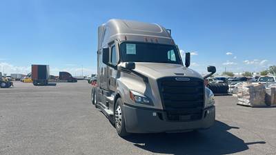 Freightliner Cascadia - 72" Raised Roof Double Bunk Sleeper, Detroit, Automatic, Optimized Idle