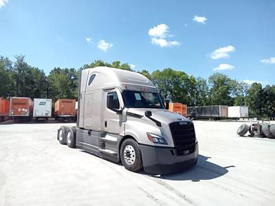 Freightliner Cascadia - 72" Raised Roof Double Bunk Sleeper, Detroit, Automatic, Battery Powered HVAC with Optimized Idle