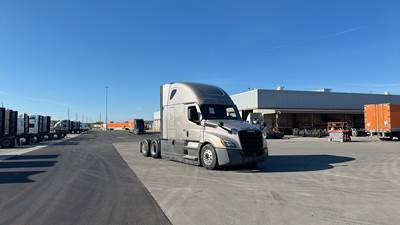 Freightliner Cascadia - 72" Raised Roof Double Bunk Sleeper, Detroit, Automatic, Optimized Idle