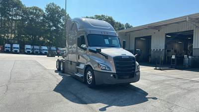 Freightliner Cascadia - 72" Raised Roof Double Bunk Sleeper, Detroit, Automatic, Battery Powered HVAC with Optimized Idle