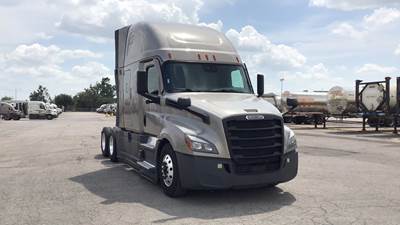 Freightliner Cascadia - 72" Raised Roof Double Bunk Sleeper, Detroit, Automatic, Optimized Idle