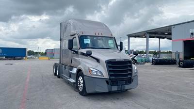 Freightliner Cascadia - 72" Raised Roof Double Bunk Sleeper, Detroit, Automatic, Battery Powered HVAC with Optimized Idle