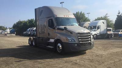 Freightliner Cascadia - 72" Raised Roof Double Bunk Sleeper, Detroit, Automatic, Optimized Idle