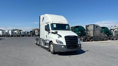 Freightliner Cascadia - 72" Raised Roof Double Bunk Sleeper, Detroit, Automatic, Battery Powered HVAC with Optimized Idle