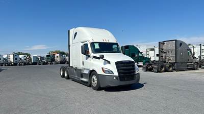 Freightliner Cascadia - 72" Raised Roof Double Bunk Sleeper, Detroit, Automatic, Battery Powered HVAC with Optimized Idle