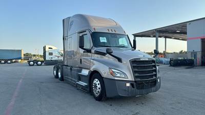 Freightliner Cascadia - 72" Raised Roof Double Bunk Sleeper, Detroit, Automatic, Battery Powered HVAC with Optimized Idle
