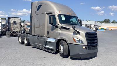 Freightliner Cascadia - 72" Raised Roof Double Bunk Sleeper, Detroit, Automatic, Battery Powered HVAC with Optimized Idle