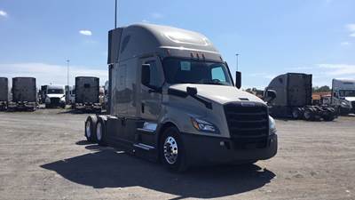 Freightliner Cascadia - 72" Raised Roof Double Bunk Sleeper, Detroit, Automatic, Optimized Idle