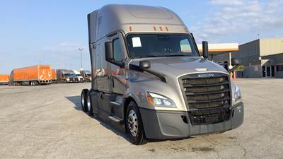Freightliner Cascadia - 72" Raised Roof Double Bunk Sleeper, Detroit, Automatic, Optimized Idle