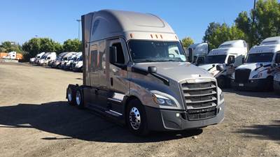 Freightliner Cascadia - 72" Raised Roof Double Bunk Sleeper, Detroit, Automatic, Optimized Idle